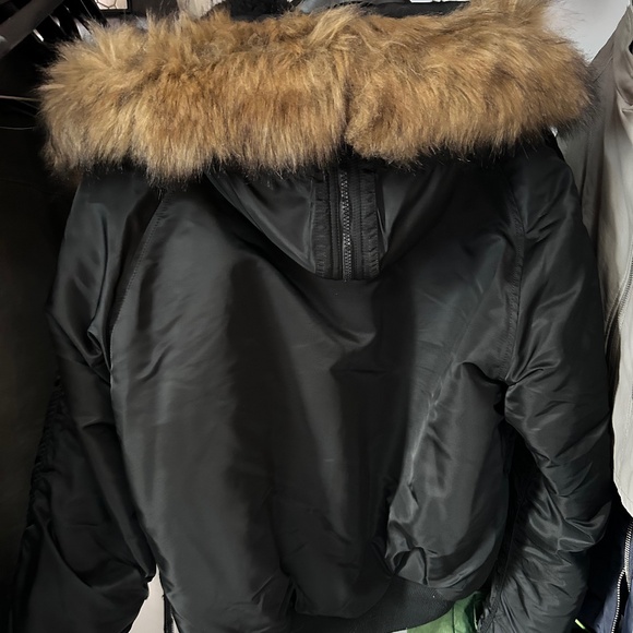 *Like New* Alpha industries men’s bomber jacket - Picture 2 of 5